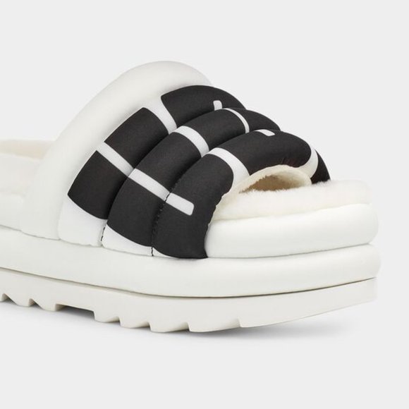 UGG Maxi Slide Logo Sandal. New! - Picture 3 of 11